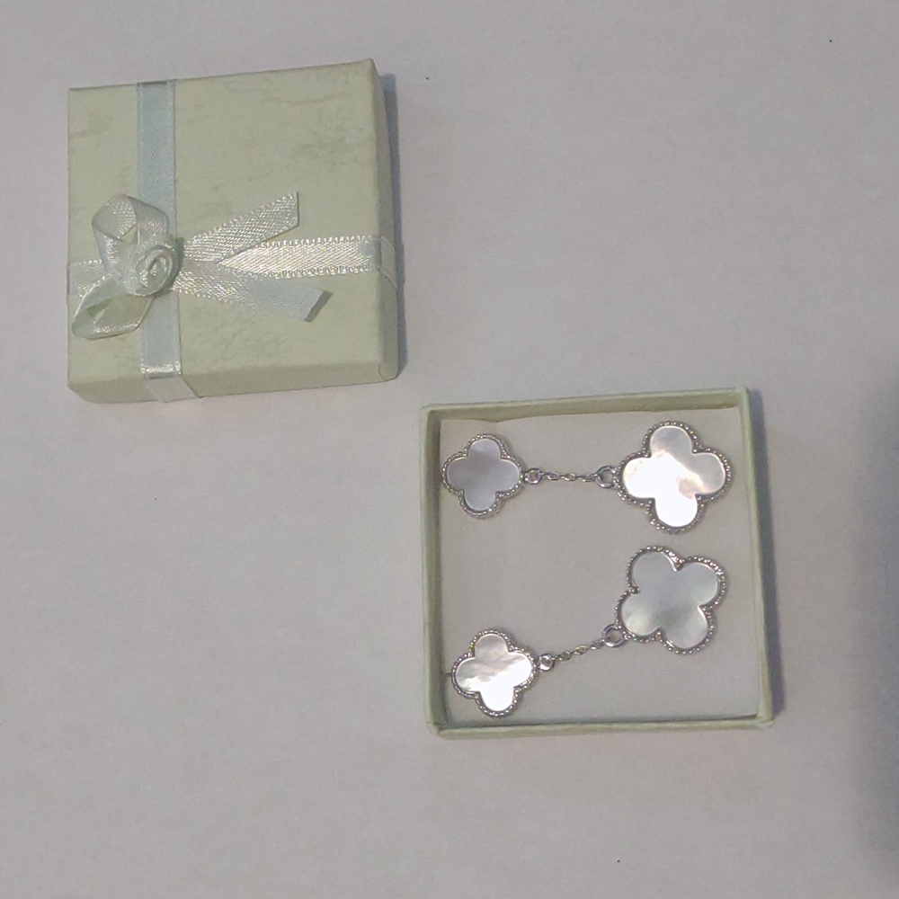 NWT Pearl Earrings